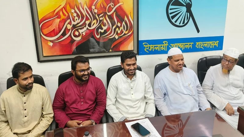 আগে স্থানীয় নির্বাচন চান চরমোনাই পীর ও নুরুল হক নুর